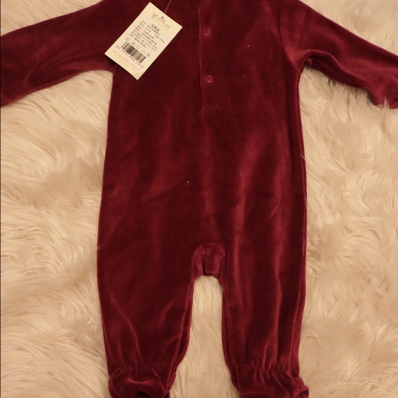 Made with love velour plum footie - Picture 3 of 3